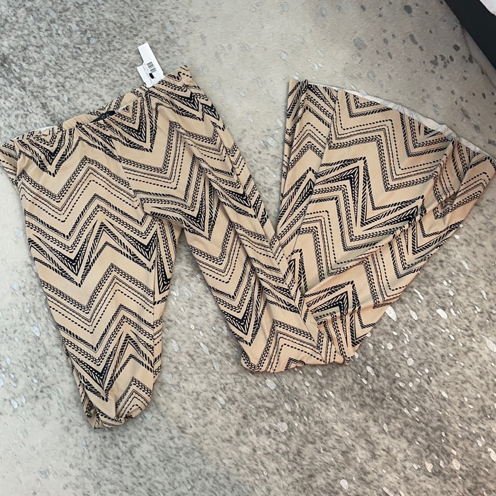 LA ROXX - Small - NEW - Tan & Black Flare Pants